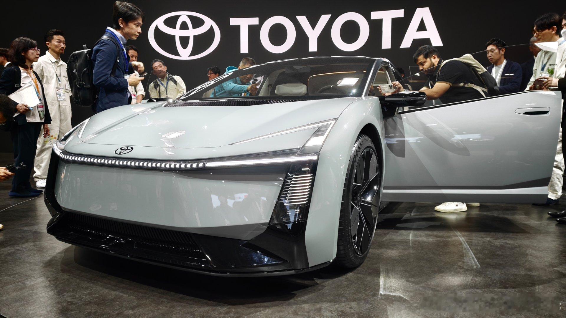 新款丰田卡罗拉长这样！这有点帅啊！丰田卡罗拉 ​​​