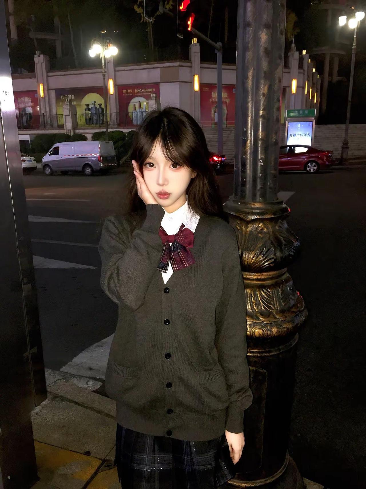 凛冽的风吹打在肩jk穿搭 日系