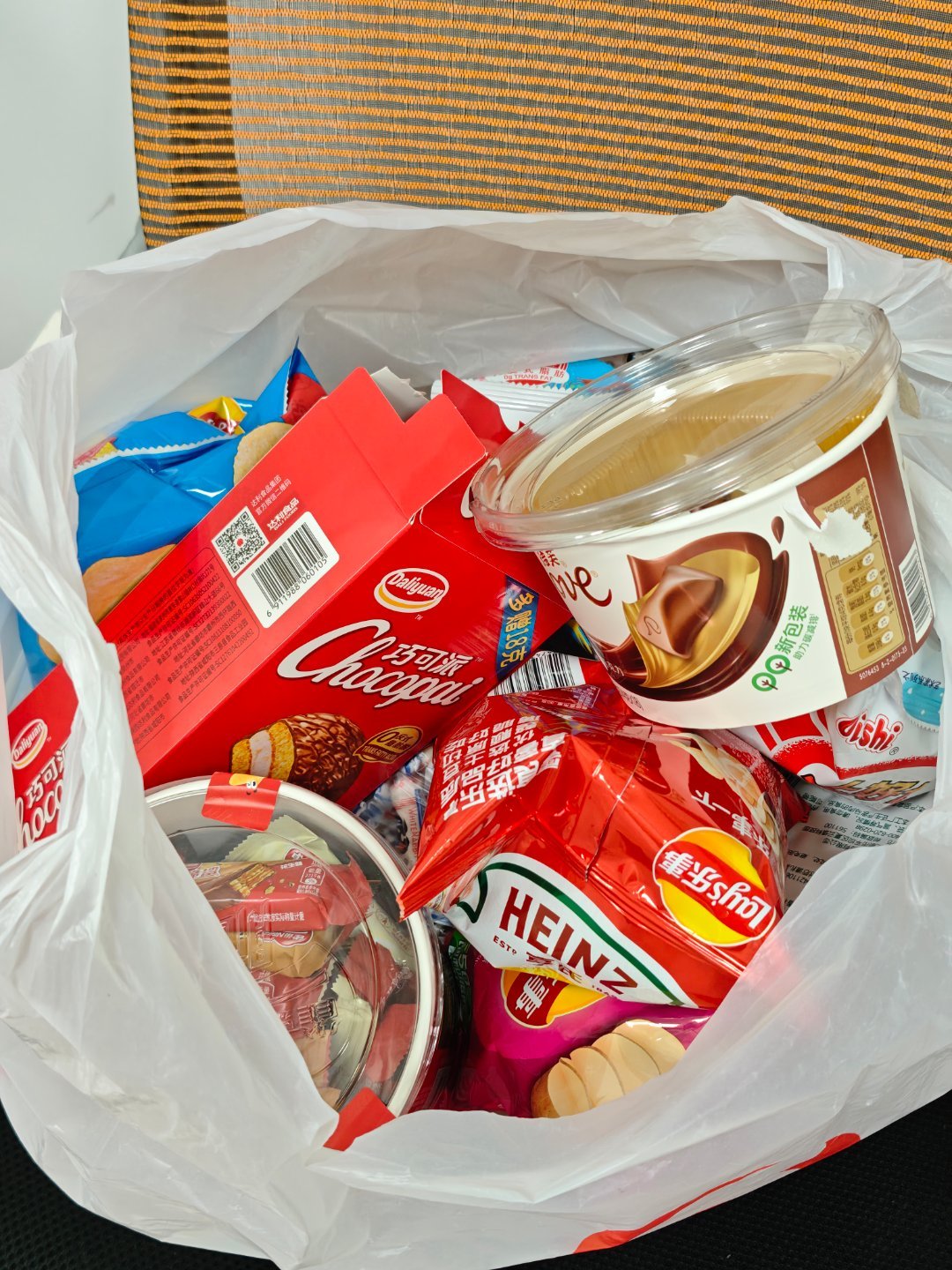 三十值班人员获得一份零食大礼包，单位真是太仁义了