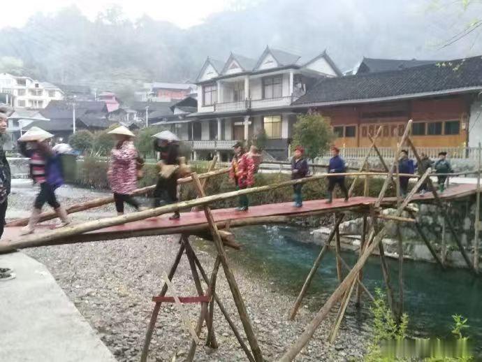 【新阶层建设力助力湖南黄金村振兴】同心黄金桥见证湖南湘西茶乡振兴10月15日，新
