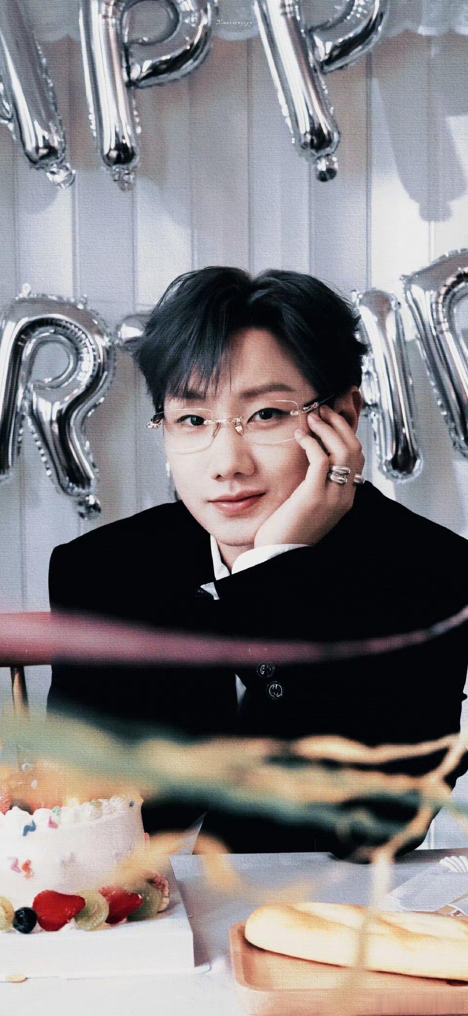 汪苏泷36岁生日照 汪苏泷生日快乐呀🍰喜欢你很多歌，《一笑倾城》好喜欢这首歌，