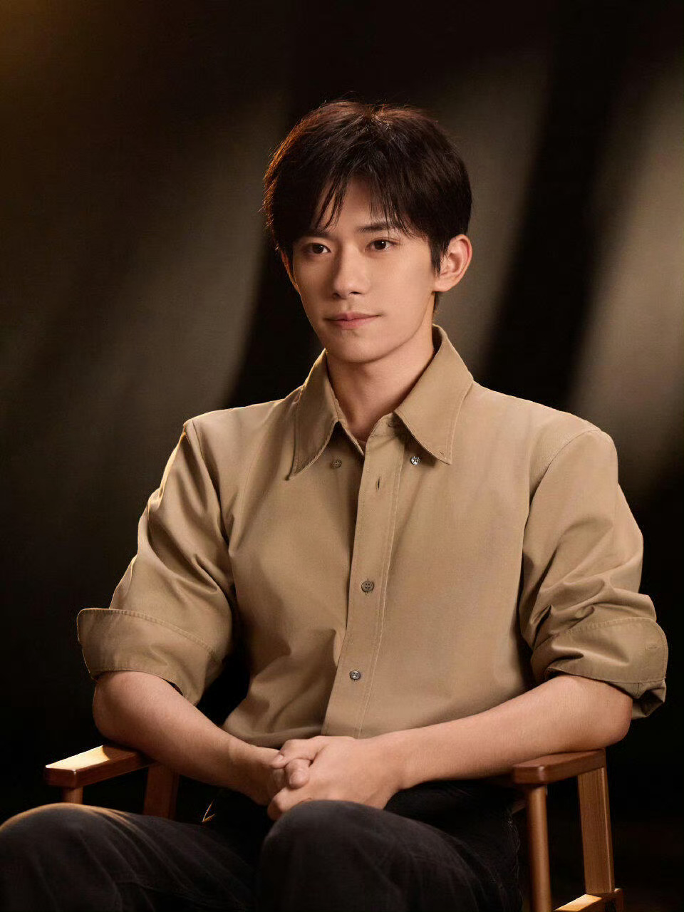 只有我想不到的风格没有他做不到的从复古港风到现代雅痞，从文艺清新到红毯霸气，他的