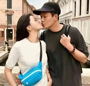 弱弱地问一句，佟大为亲的是于明加还是关悦？他自己不回答的话，那还真不好分辨这个女