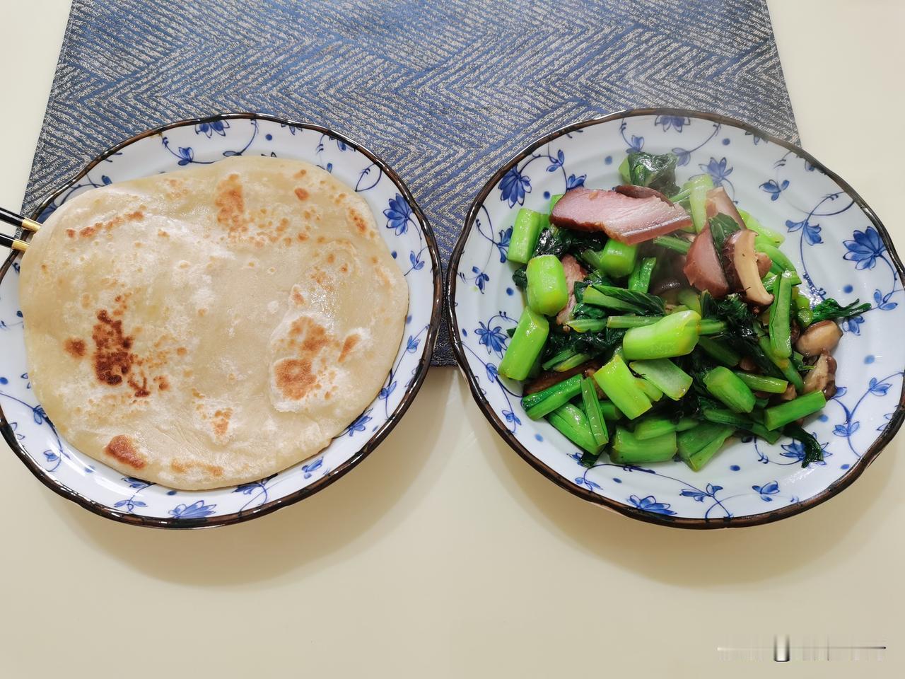 1. 有蛋有奶，B族就不缺大半
2. 每天一点肉或豆，B12、B6就够了
3. 