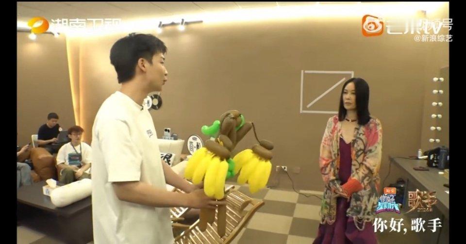 #那英拒绝焦虑不能黄了#我们那姐也是搞上玄学了蕉绿不能要，黄了也不能要，越扎越兴