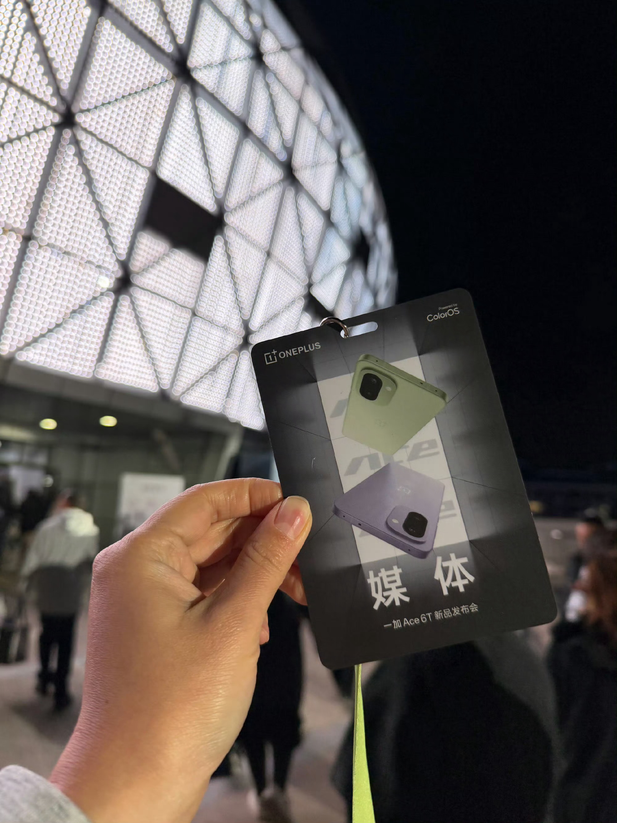 来看一加Ace发布会现场不是为了别的，为了咱神里绫华殿下！一加ace6t一加ac