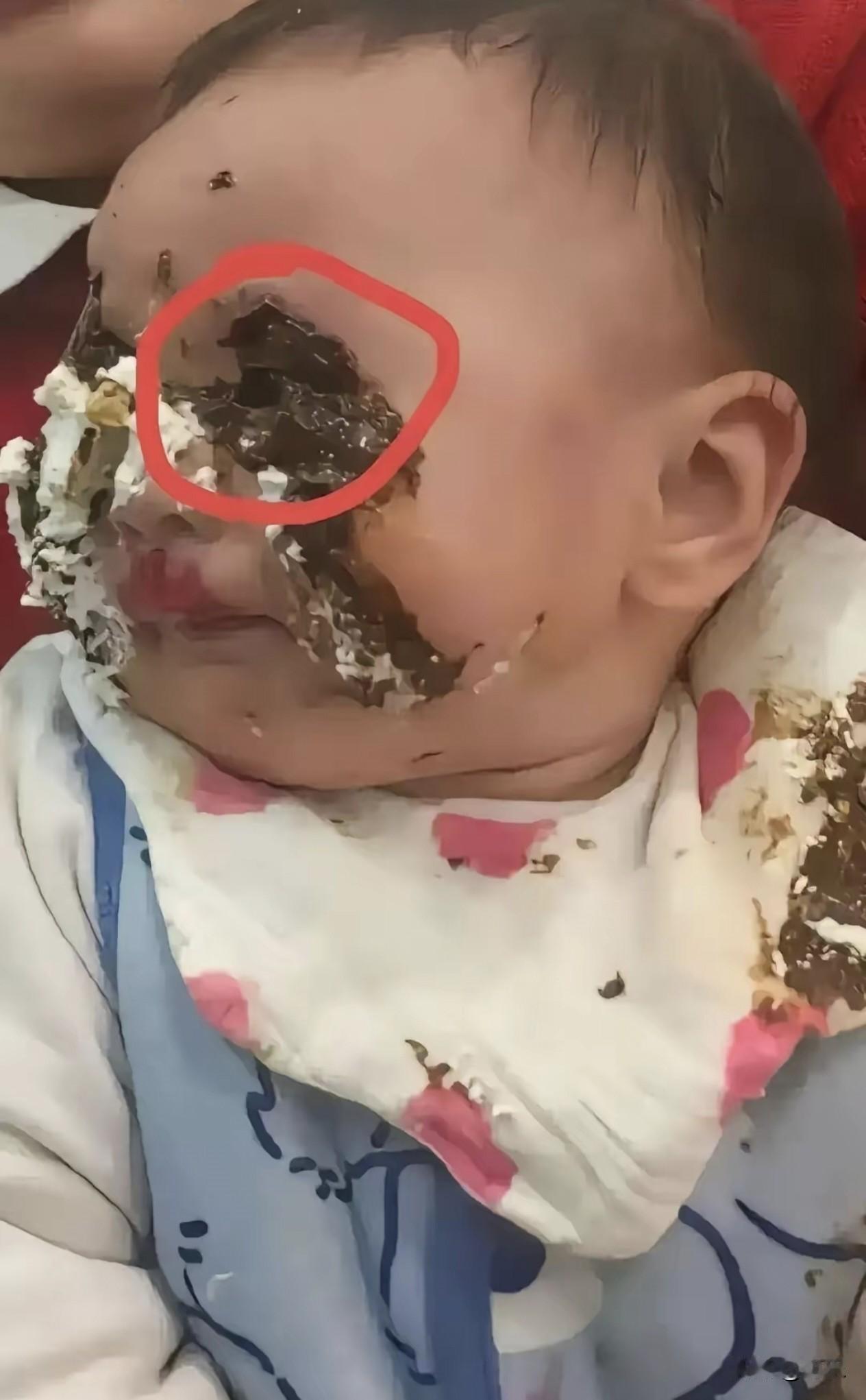 重庆婆婆打麻将把1岁孙子锁家3小时！孩子啃尿布满身粪便
 
重庆一位婆婆，把一岁