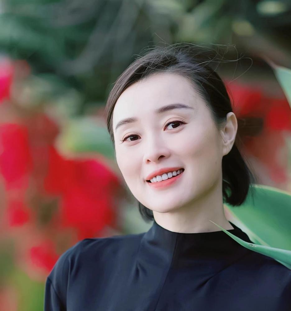 多读书真的有用，不信你看看吴越，她参加上海提名白玉兰奖的发言，让所有在场的人听了