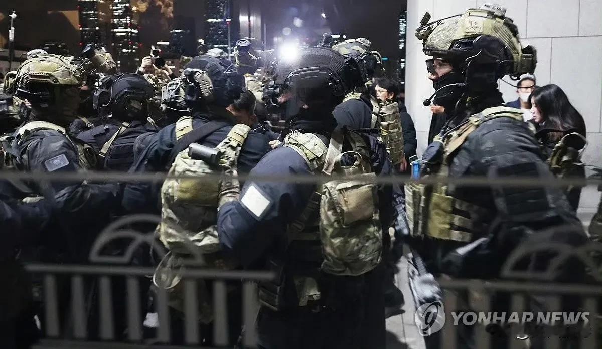 冲冠一怒为红颜，韩国总统栽了，昨晚他那么做，估计还是因为老婆的事，因为反对派拿她