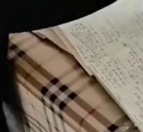 85岁老人为防止老年痴呆，每天学习做数学题，，只要空闲时间基本上都在写题，老人年