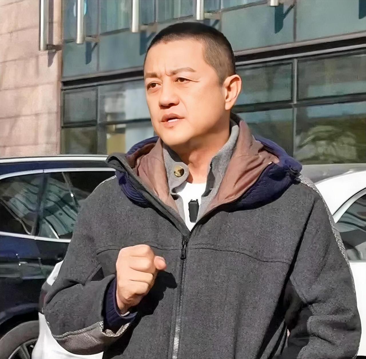 李亚鹏有过4个前任，分别是周迅、翟颖、王菲、海哈金喜，每一个都是女神，并且分开后