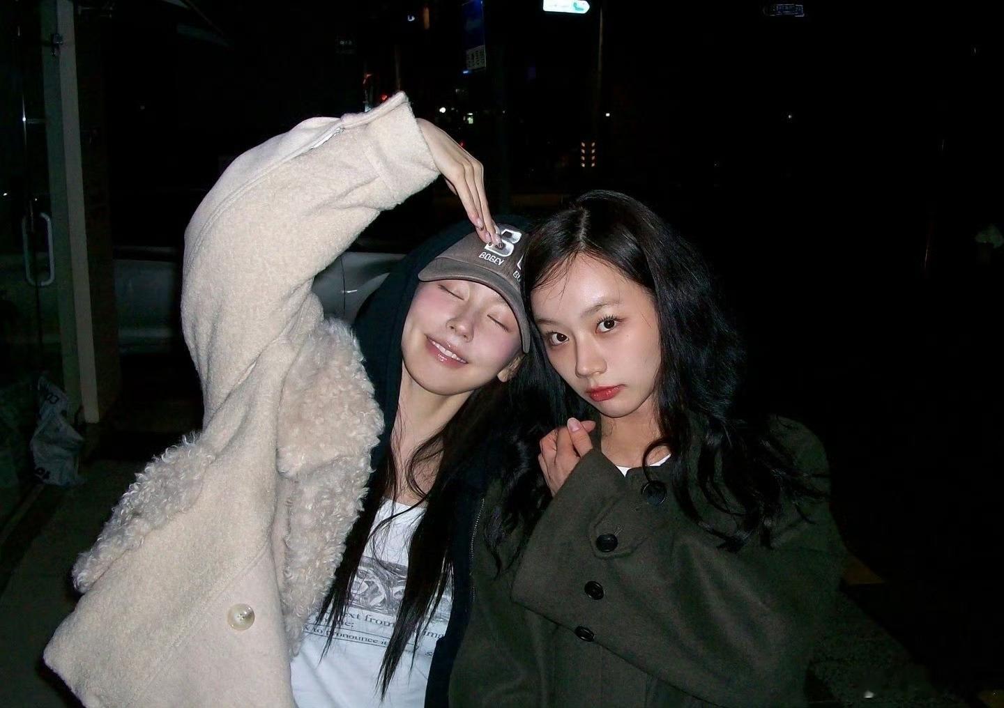 李惠利赵美延连续三年一起过圣诞 面姐人脉好广 喜欢看美女贴贴🥰 