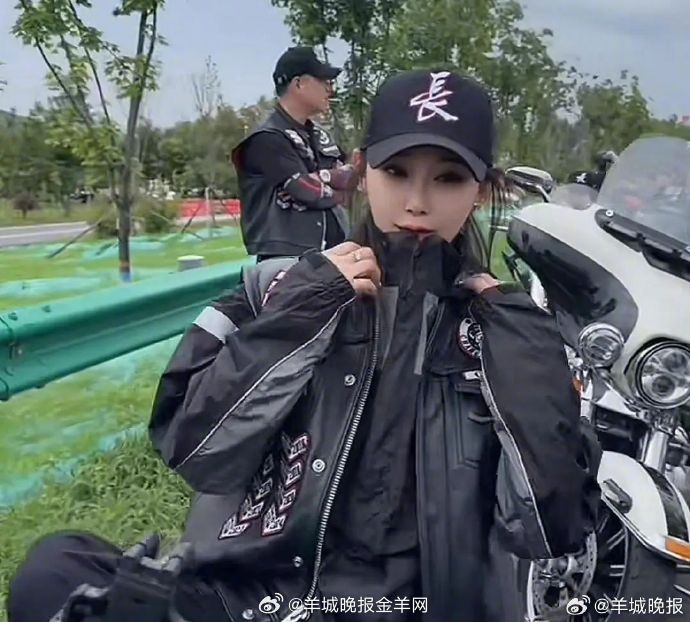 【#网红女骑手祈铄然不幸因车祸去世#】#已有多名机车网红因车祸去世# 据大河报消