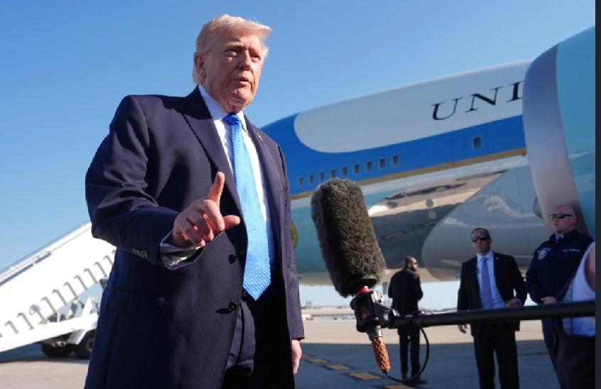 特朗普警告伊朗：不得向霍尔木兹海峡船只征收通行费。
 
        当地时间