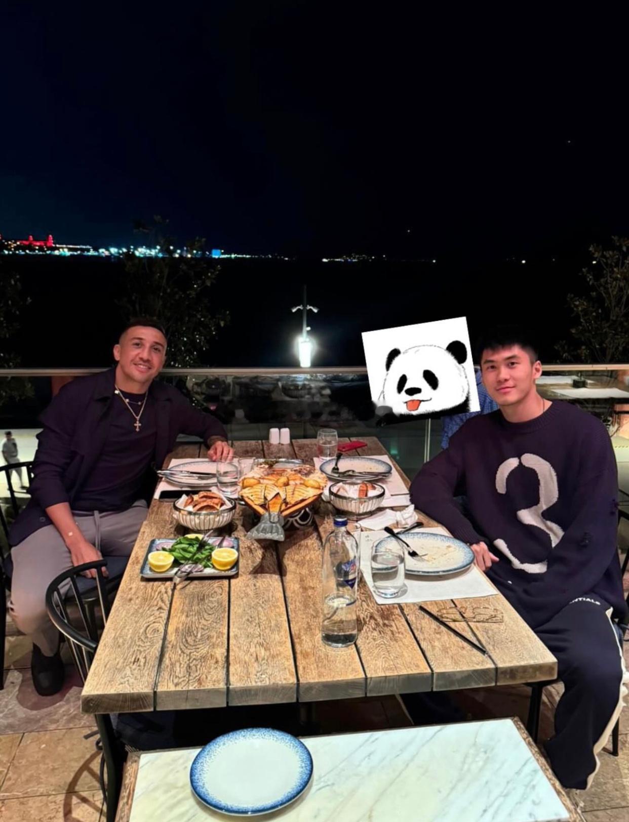 中国球员吴少聪目前仍在土耳其等待签证，拉多米亚克今天凌晨4-0大胜凯尔采王冠逃离