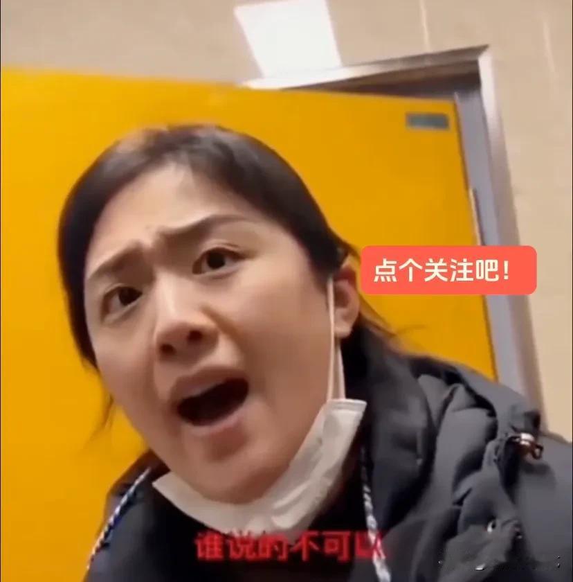 男孩进女卫生间事件引热议！
一位年轻的妈妈带自己6岁的男孩进了女卫生间，
可能是