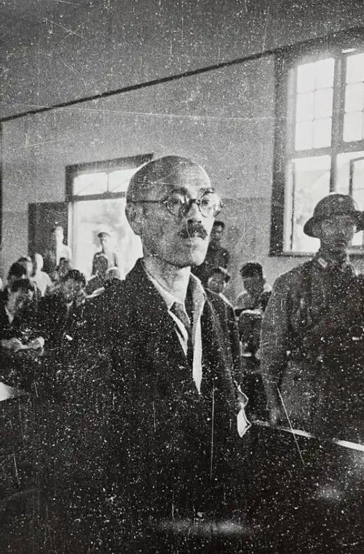 1945年，日本投降，老蒋特别对何应钦交代说：酒井隆这个战犯必须处以极刑，让他血