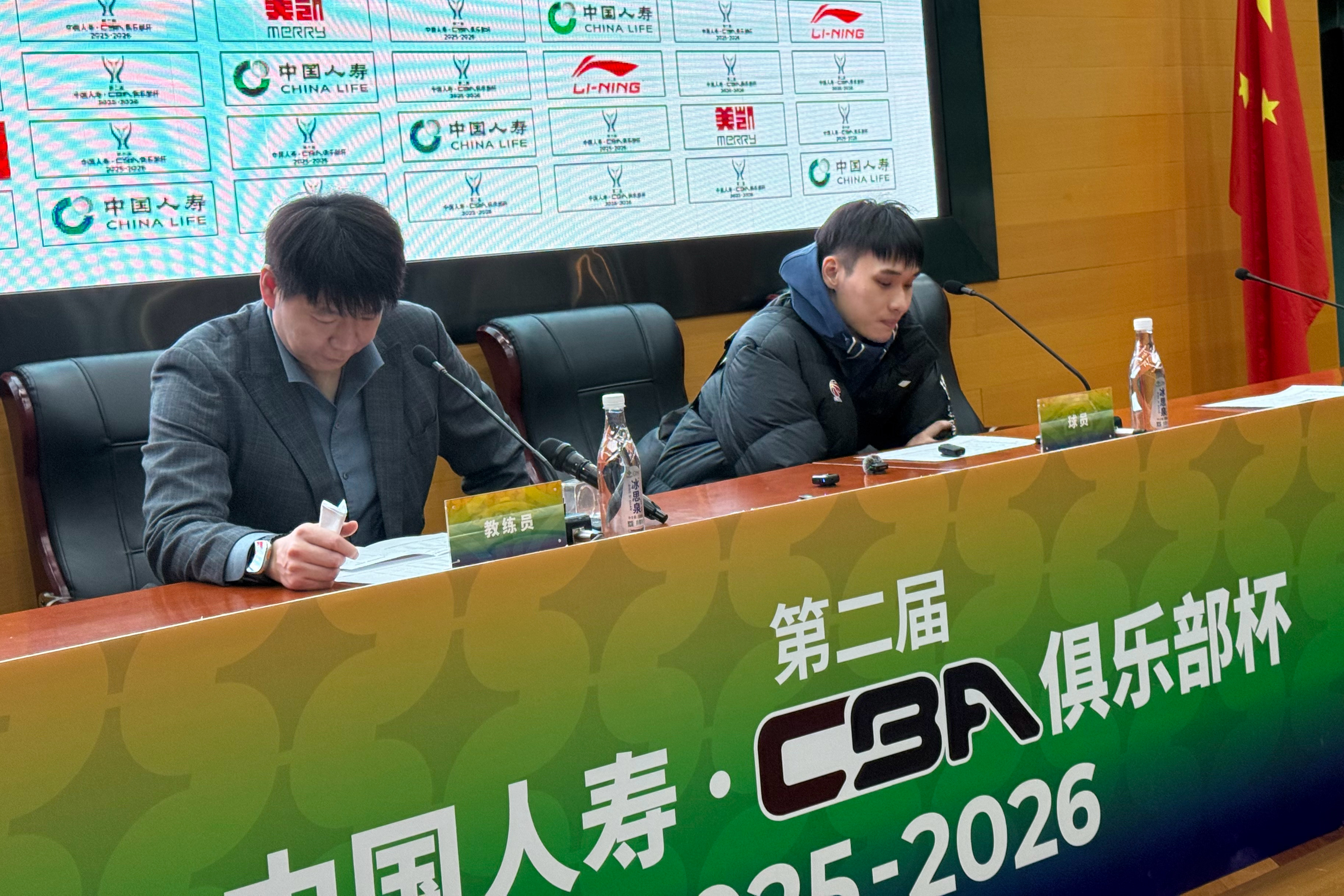 邱彪指导加入山东高速带队获得的第一项荣誉：cba俱乐部杯赛 第三名，并收获100