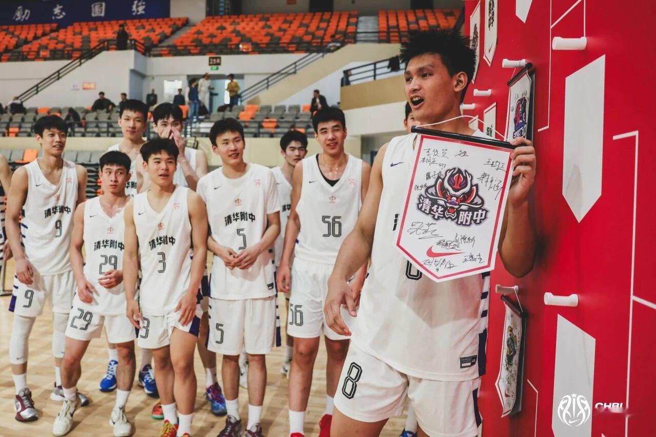 张宇辰三分9中5，清华附中轻取深圳二实验进入四强。清华附中真是天赋满满，有赵博新