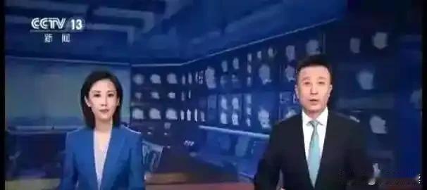 很多人天天看央视新闻联播，心里都会冒出一个疑问。主播几乎每天出镜衣服都不重样，一