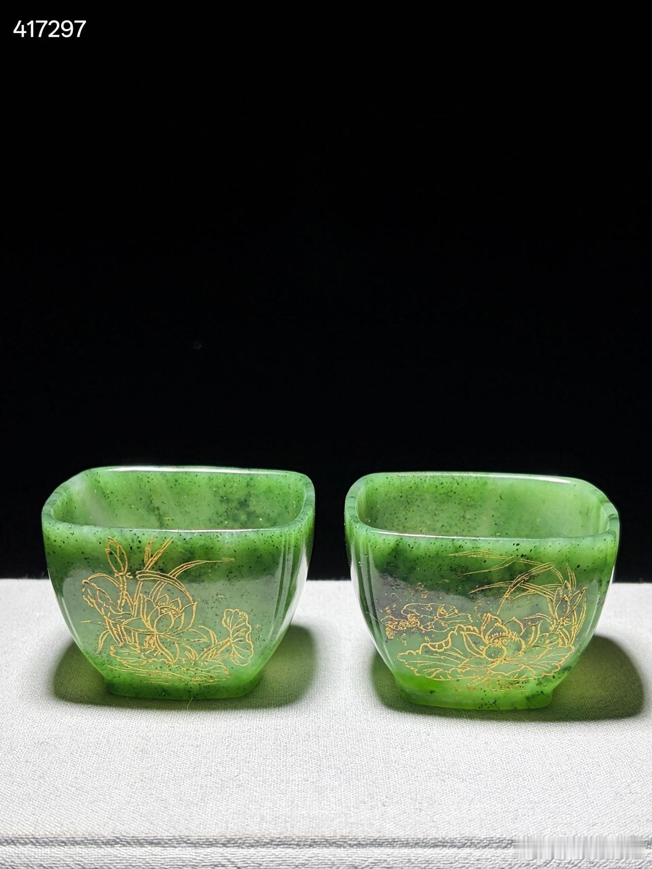 清和田玉碧玉莲花诗文杯
尺寸5.2×4.5×3.8厘米