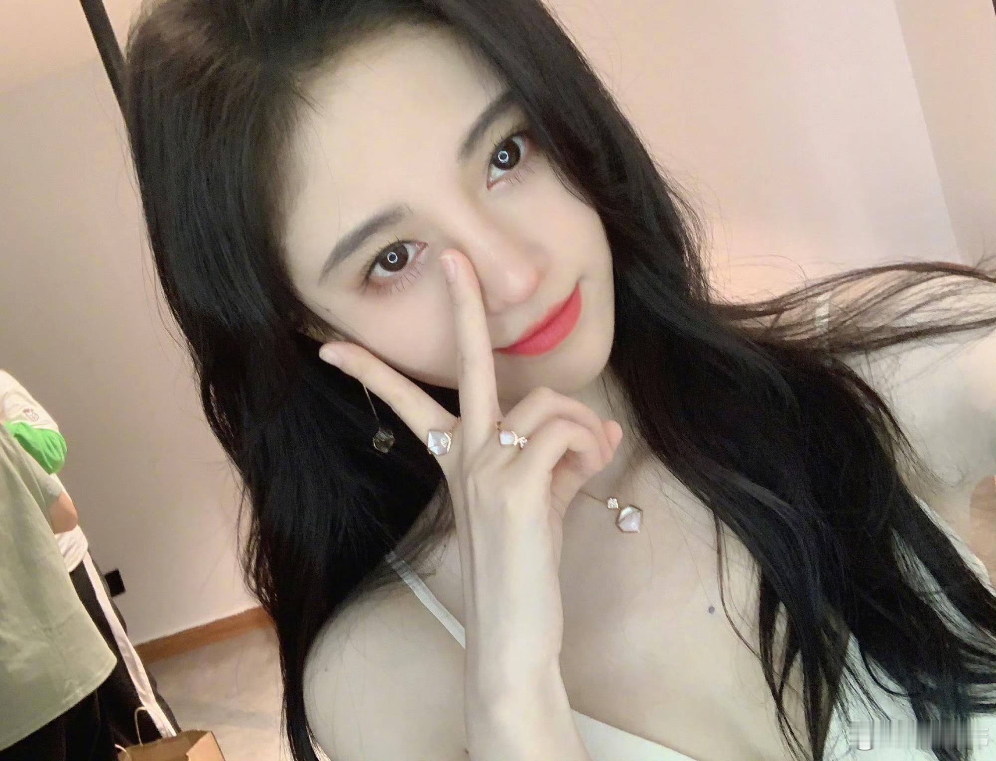 鞠婧祎[超话] jjy鞠婧祎苏绿夏 jjy鞠婧祎万花世界☆: ₊⁺♡₊⁺ ⋆幸好