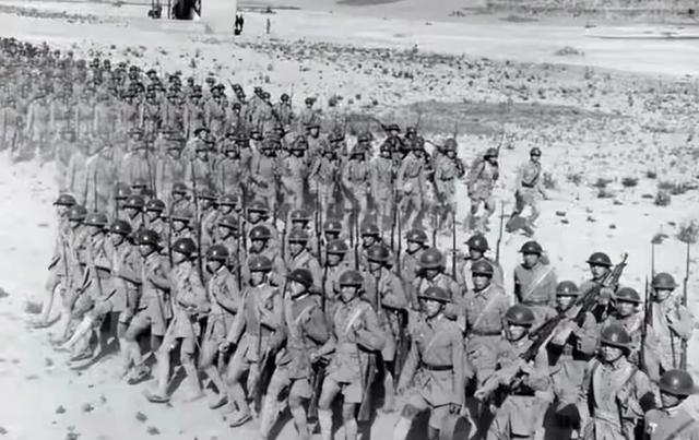 1948年，国军排长带队投诚，谁知，当他来到登记处时，文书却是大惊：“张定元，怎