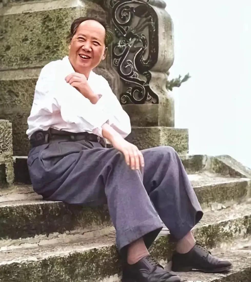 大国领袖，席地而坐！
