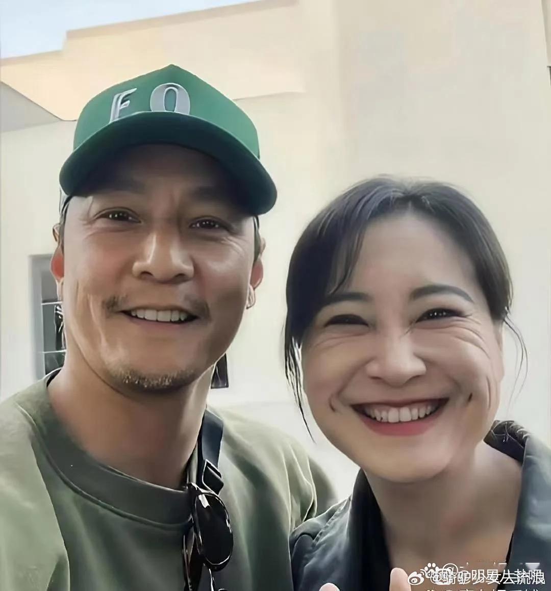 一张是吴彦祖发的，一张是贾玲助理发的 