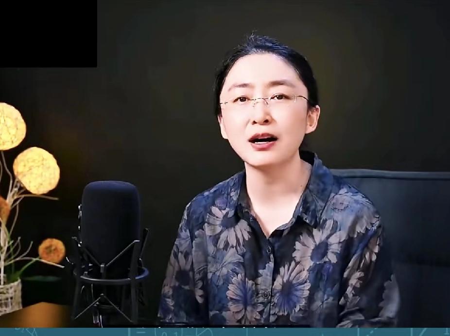 吃瓜蒙主是到目前为止
唯一一个隐藏了视频，
停止了直播却反而疯狂涨粉的自媒体。为