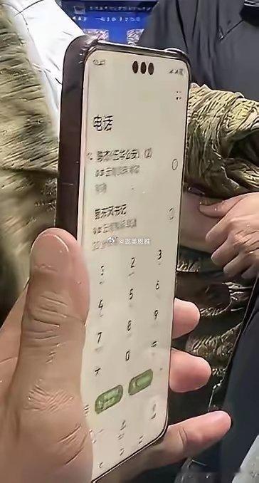 拥挤的医院电梯， 看着平平无奇，却让人猜不透深浅，这大概就是低调的大佬吧 