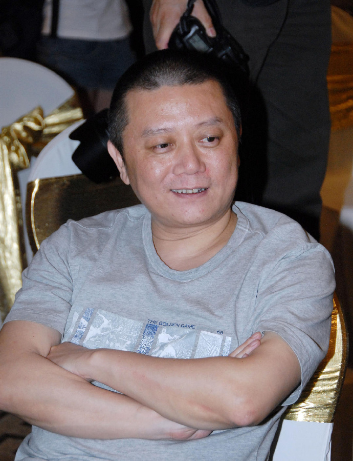 【#王朔回应杨本芬抄袭#】#王朔说杨本芬道歉必须原谅# 4月9日，王朔在专访中回