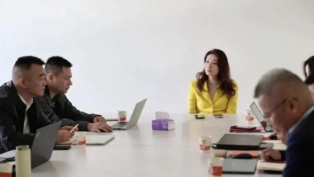 18亿美元持续冻结！宗馥莉上诉再度失利，豪门争产背后，藏着民企最难迈过的传承大坑