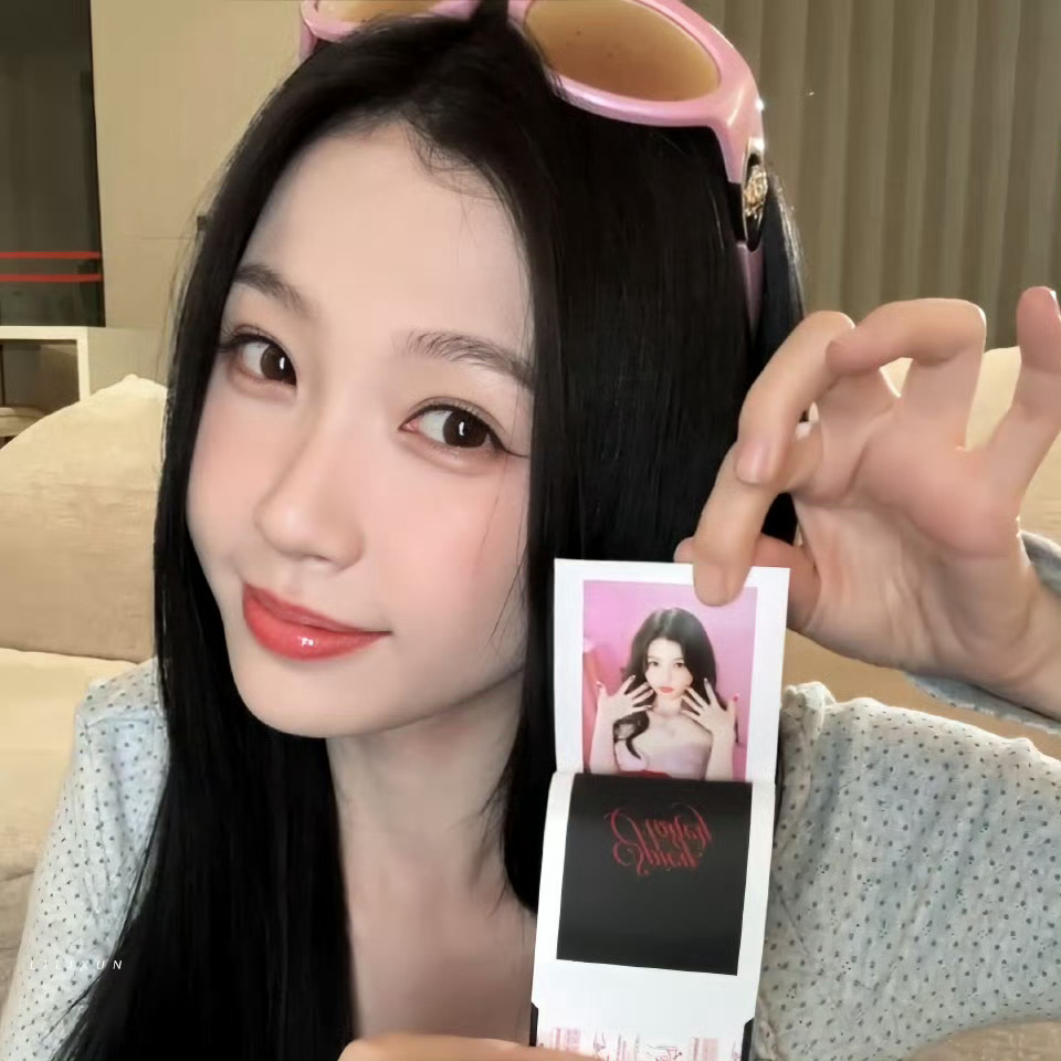 虞书欣颜值与好运双在线虞书欣手气  虞书欣手气绝绝子，拆卡惊喜不断，虞书欣颜值与