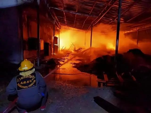 布拉格郊外火光冲天！以色列绝密无人机中心被一锅端，三千公里的防线瞬间崩塌，高价值