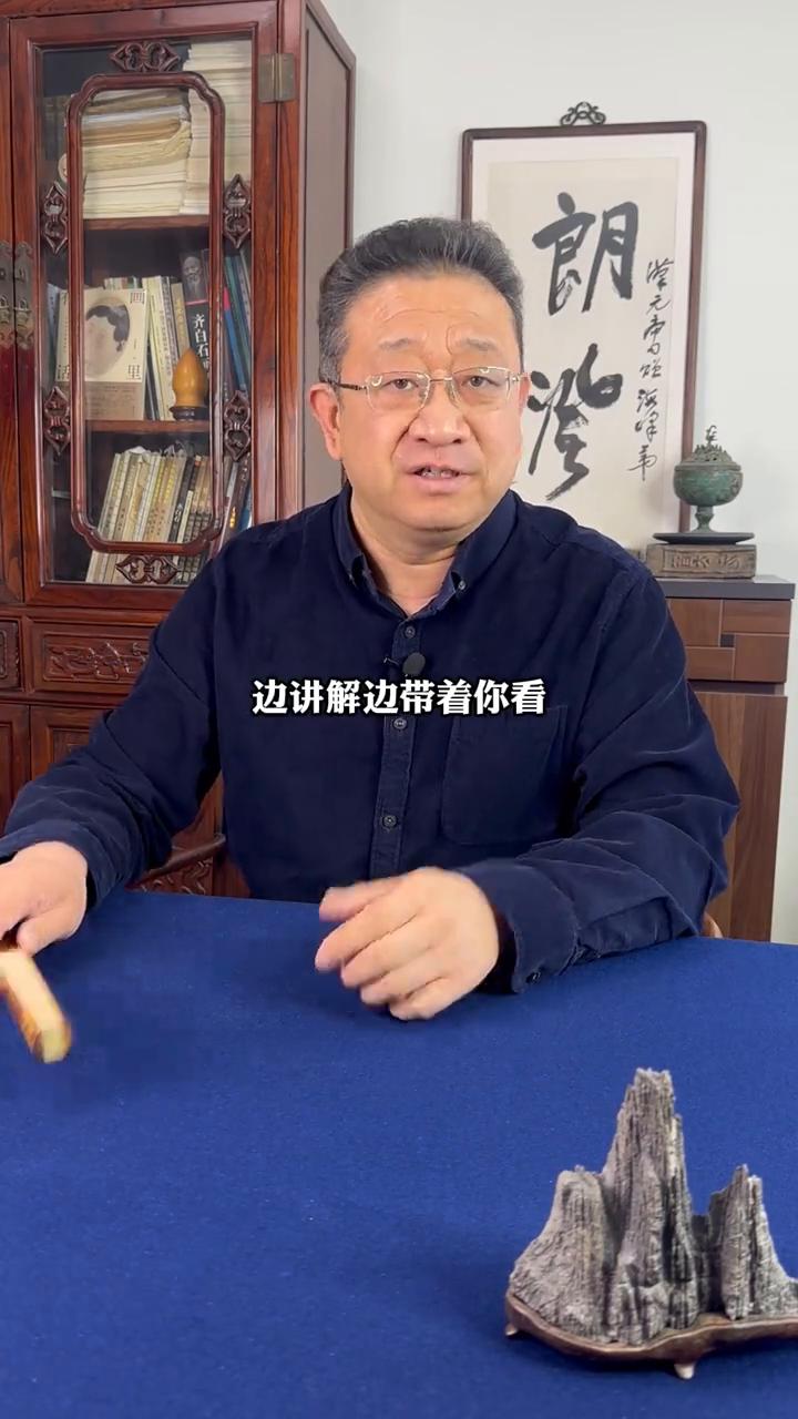 西山寺院神秘的微笑。
北京西山有一座特别低调神秘的寺院，大雄宝殿常年上锁，门口有