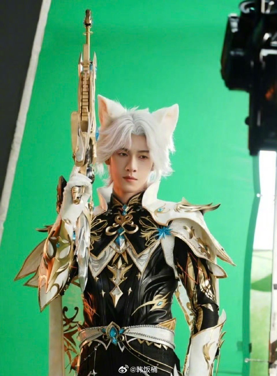 小林你帅成这样让我怎么办！！李昀锐白发魔法师造型 ​​​