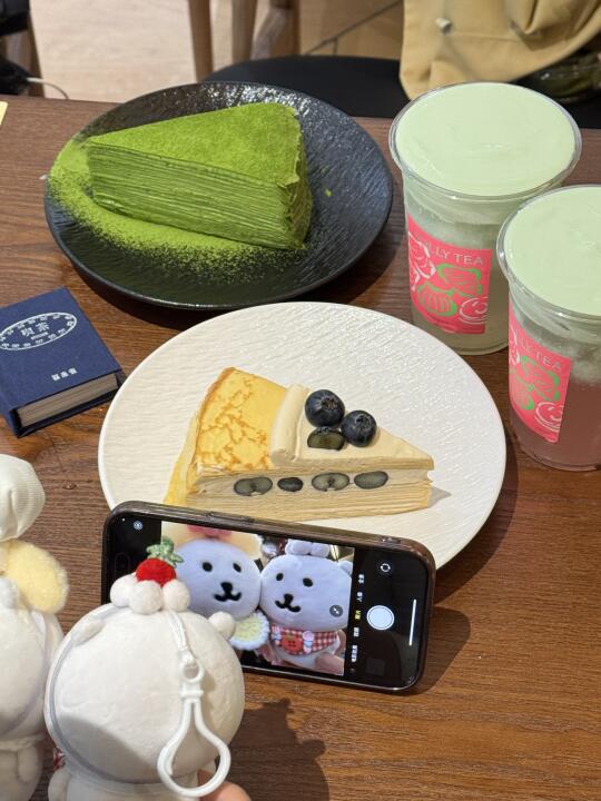 ( 𓏼˙ ᴥ ˙𓏼 )熊の今天和人一起吃蛋糕啦🍧🍰