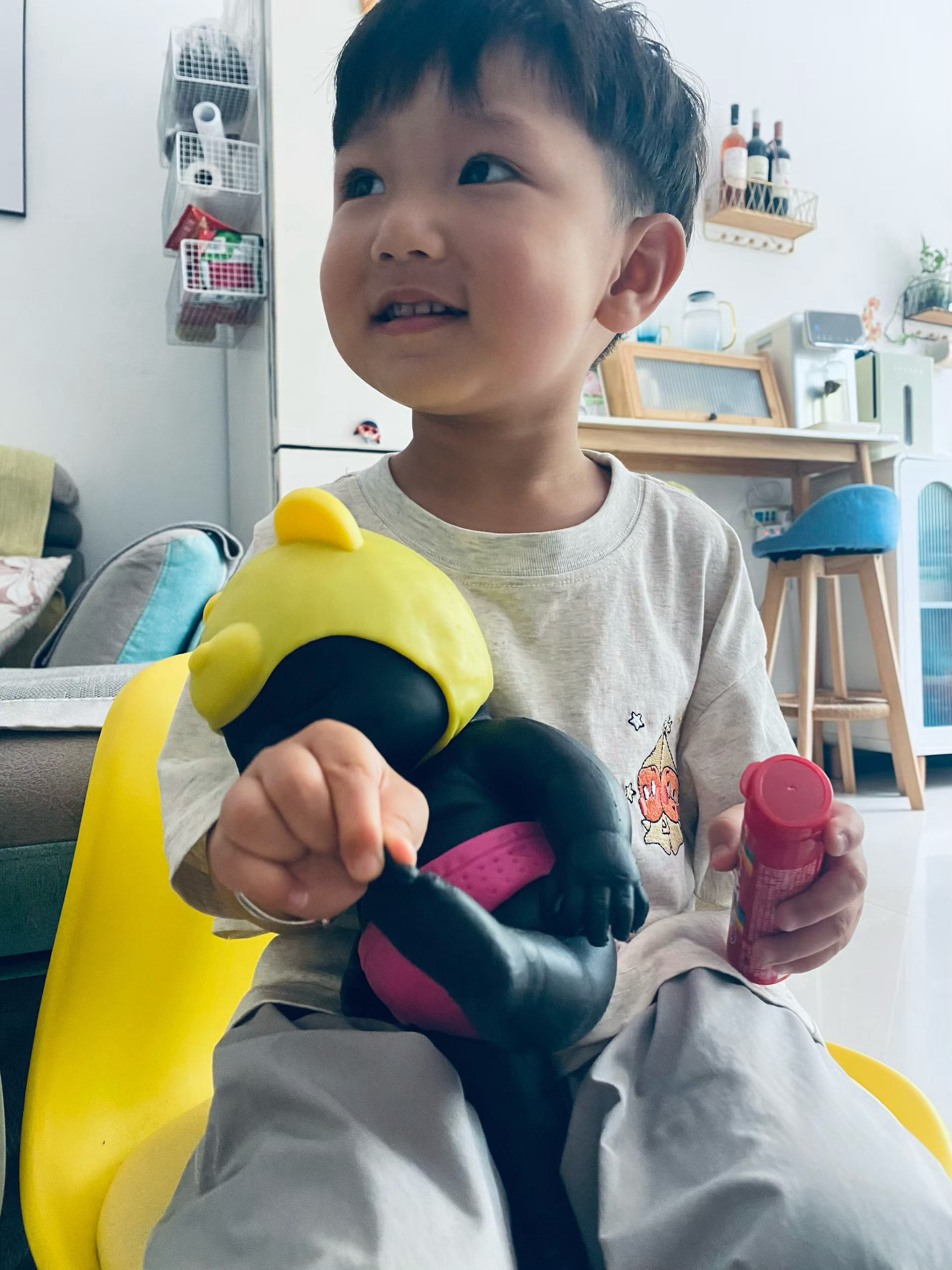 好丑，不知道为什么现在小孩喜欢玩这个 