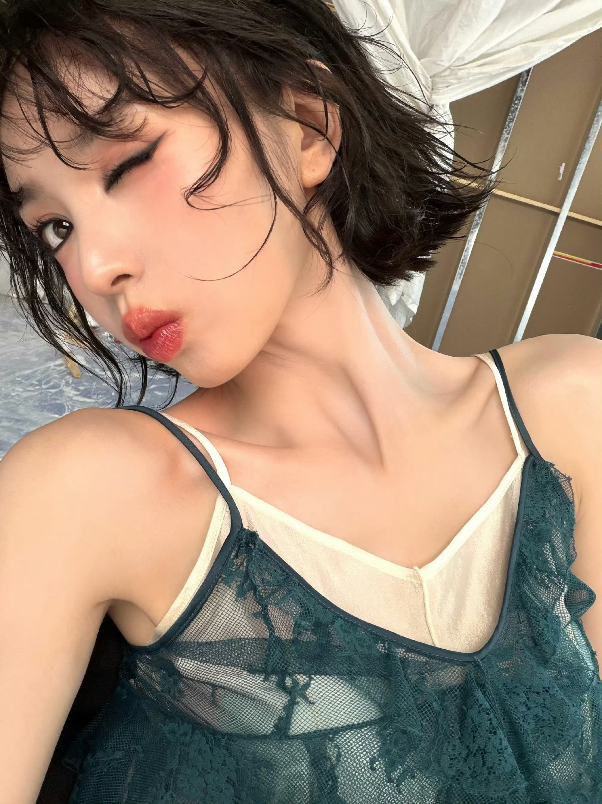 好喜欢这个妆造[爱慕]田曦薇MAC品牌焕彩代言人 田曦薇短发半湿造型 ​​​
