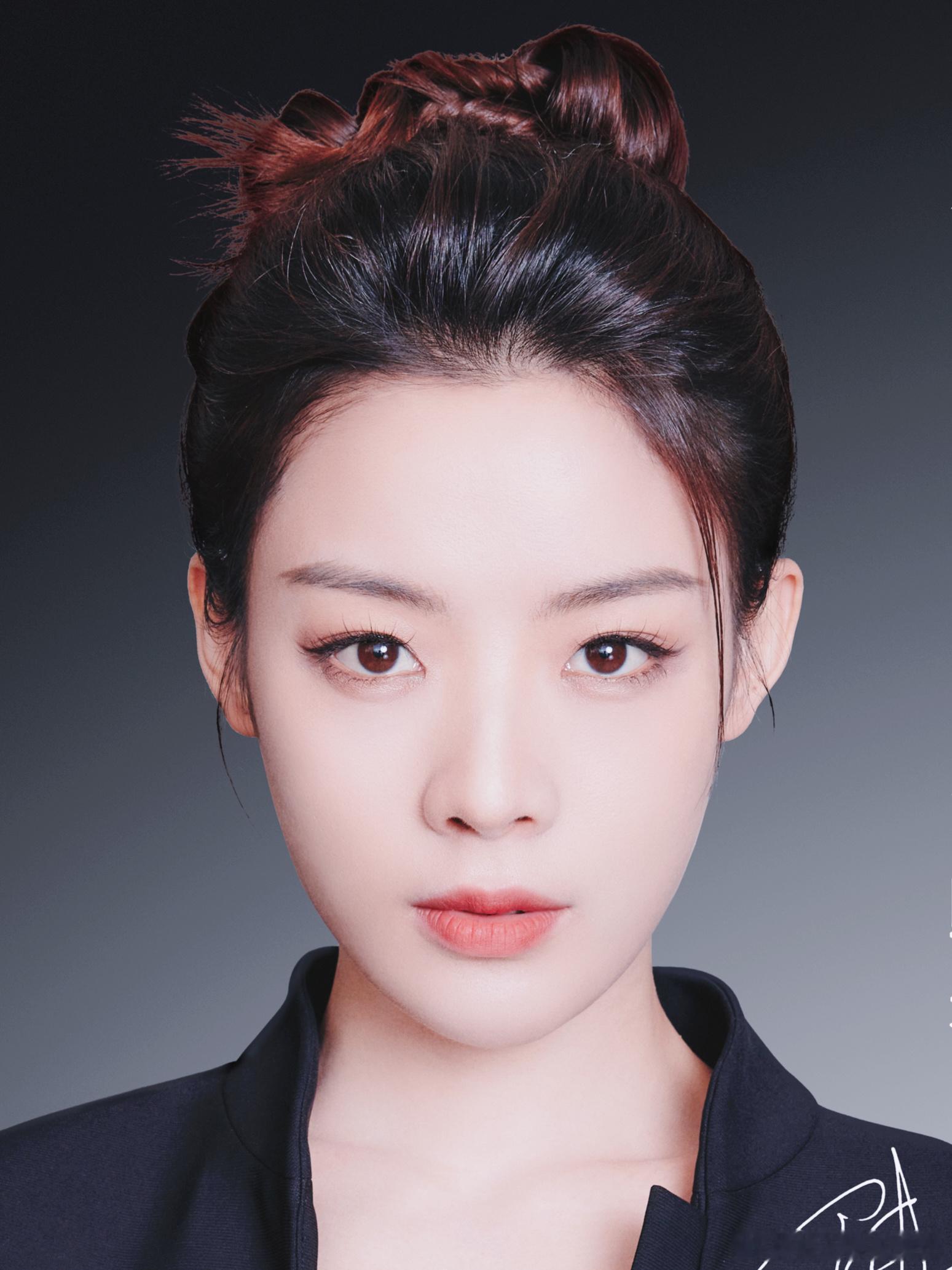 #陈丽君皮相美#陈丽君真的又美又飒，剑眉星眸，骨相优越，气质独一份的帅[抓狂][