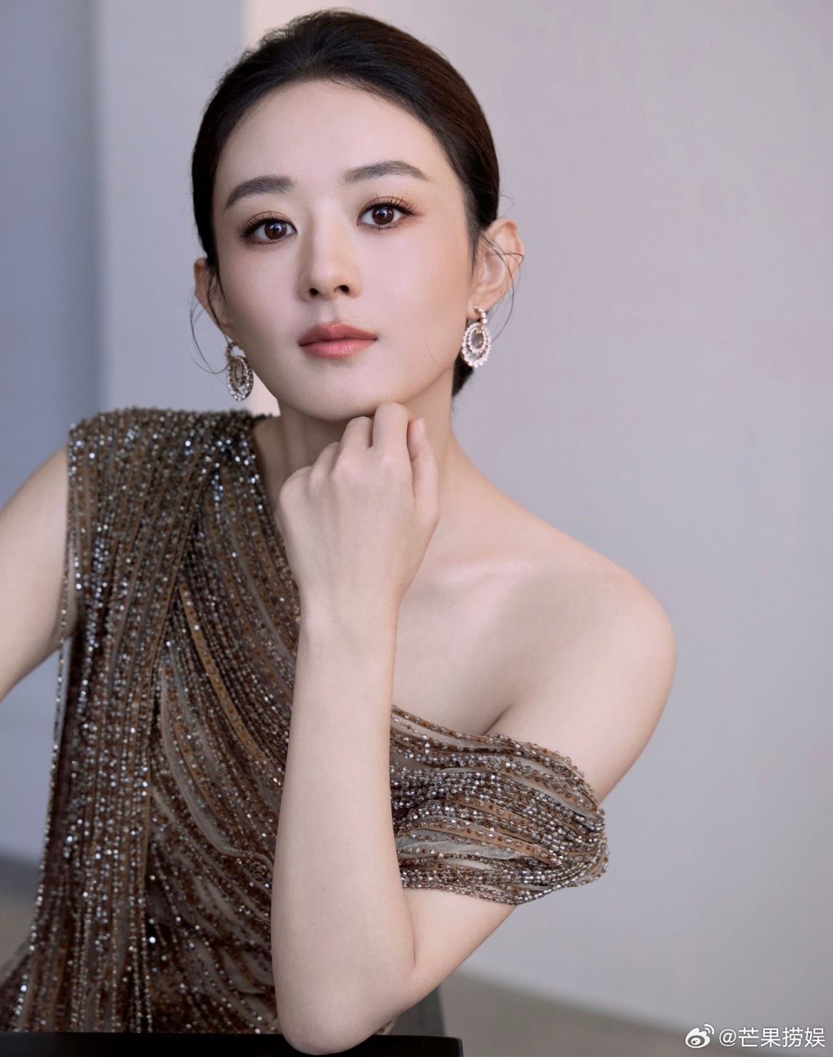 赵丽颖微博掉金V了你不说我都没发现赵姐好久不出来！！！！不是说还有待播剧吗？？怎