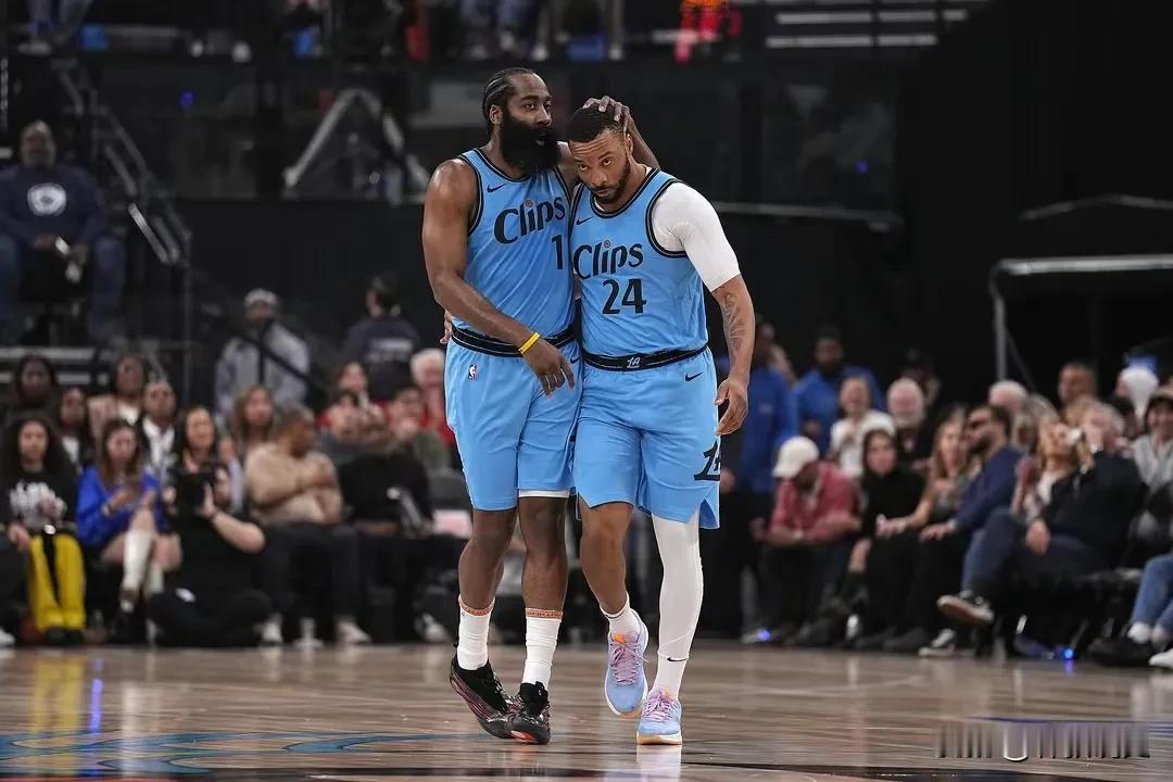 天天刷快船的交易信息，希望哈登续约后我船能补强四号位强援，但一早刷到这个消息，有