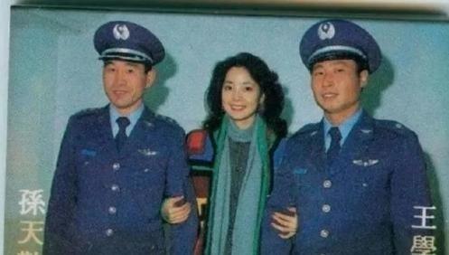 1990 年 8 月 13 日，中越边境友谊关口岸，气氛庄重而复杂 —— 这是两
