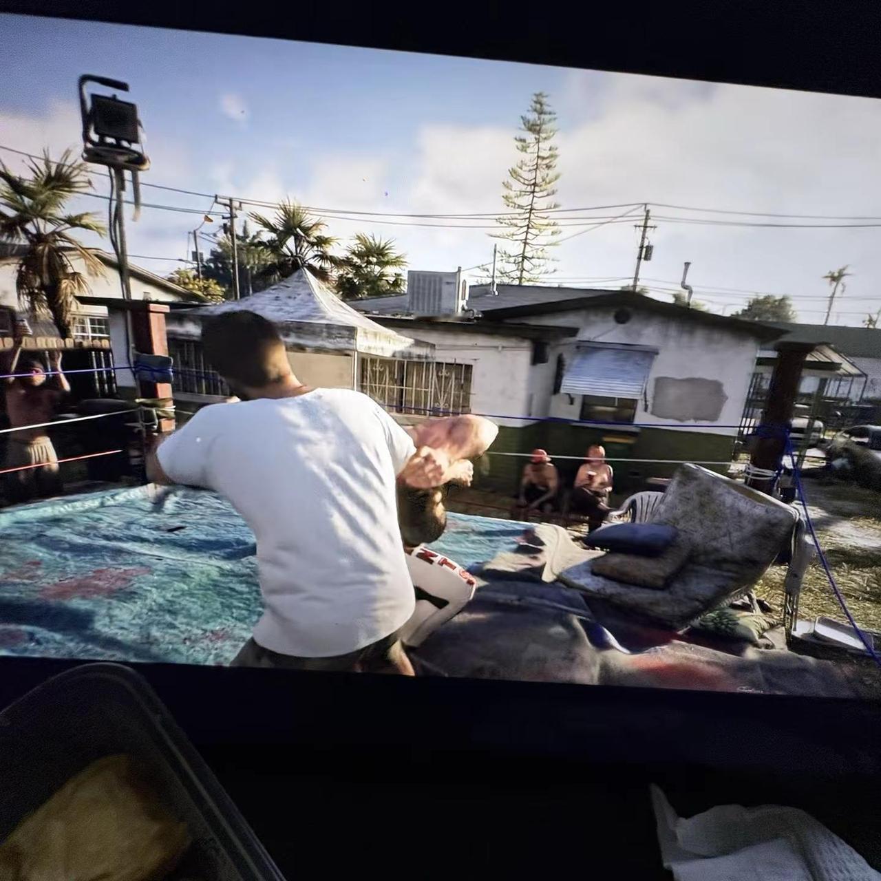 网飞上线了一部28分钟的gta6的预告片 不就是老一套：枪 毒品 暴力 性 黑钱