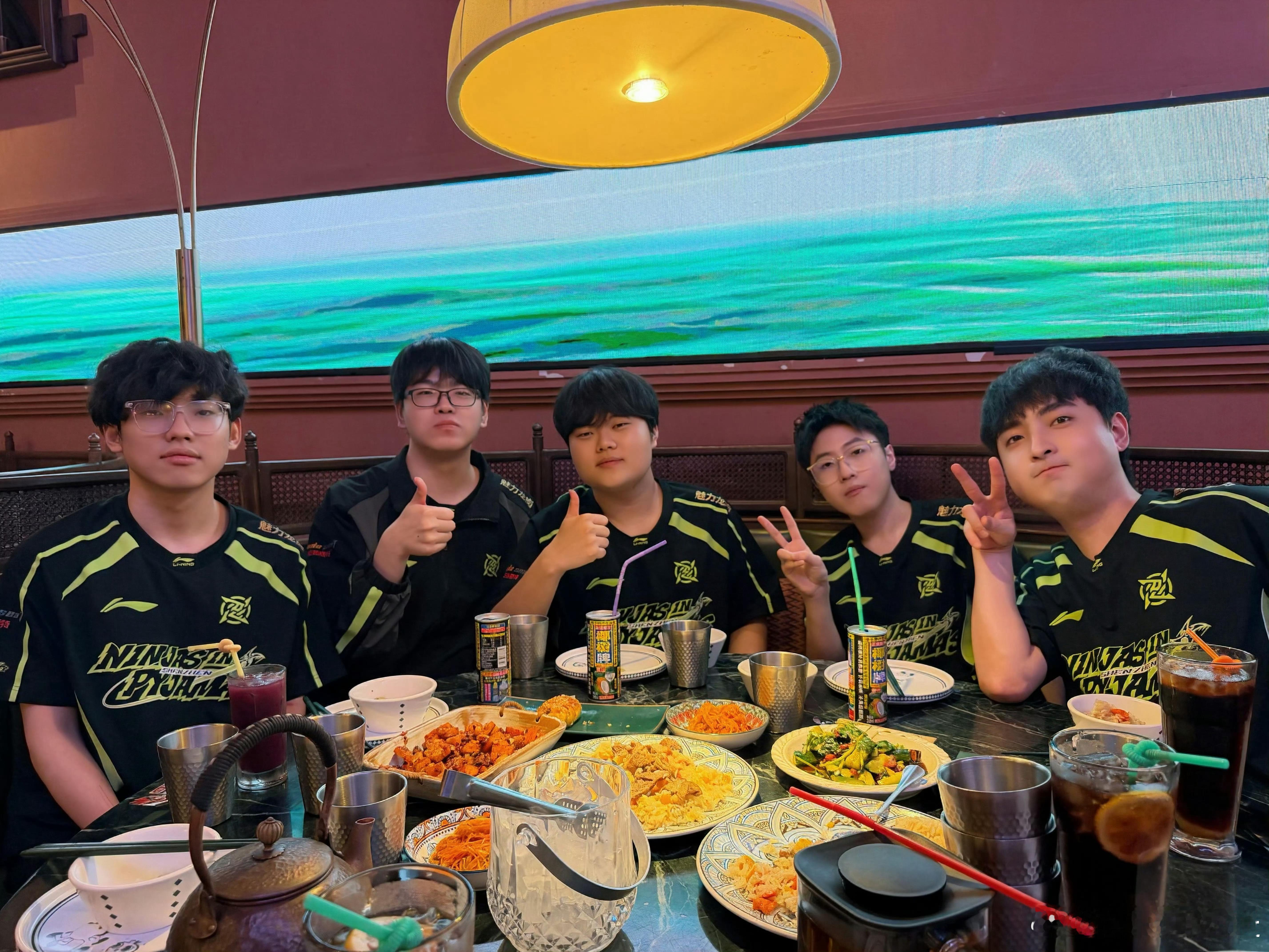 NIP打野晒zhuo性转小卡 乍一看以为Guwon雷霆发言：有人有这位深圳美女的