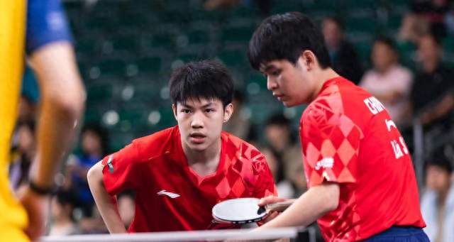 17-15硬刚逆转！林诗栋黄友政3-0横扫中国台北，男双锁定奖牌