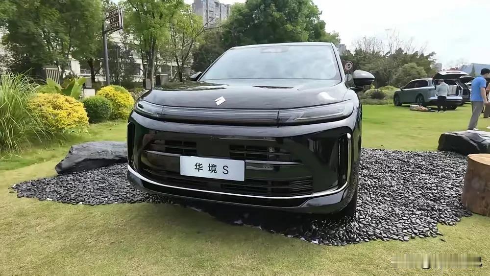 我数学是体育老师教的，但这组数据我还是算明白了——
人开车：180万公里撞一次；