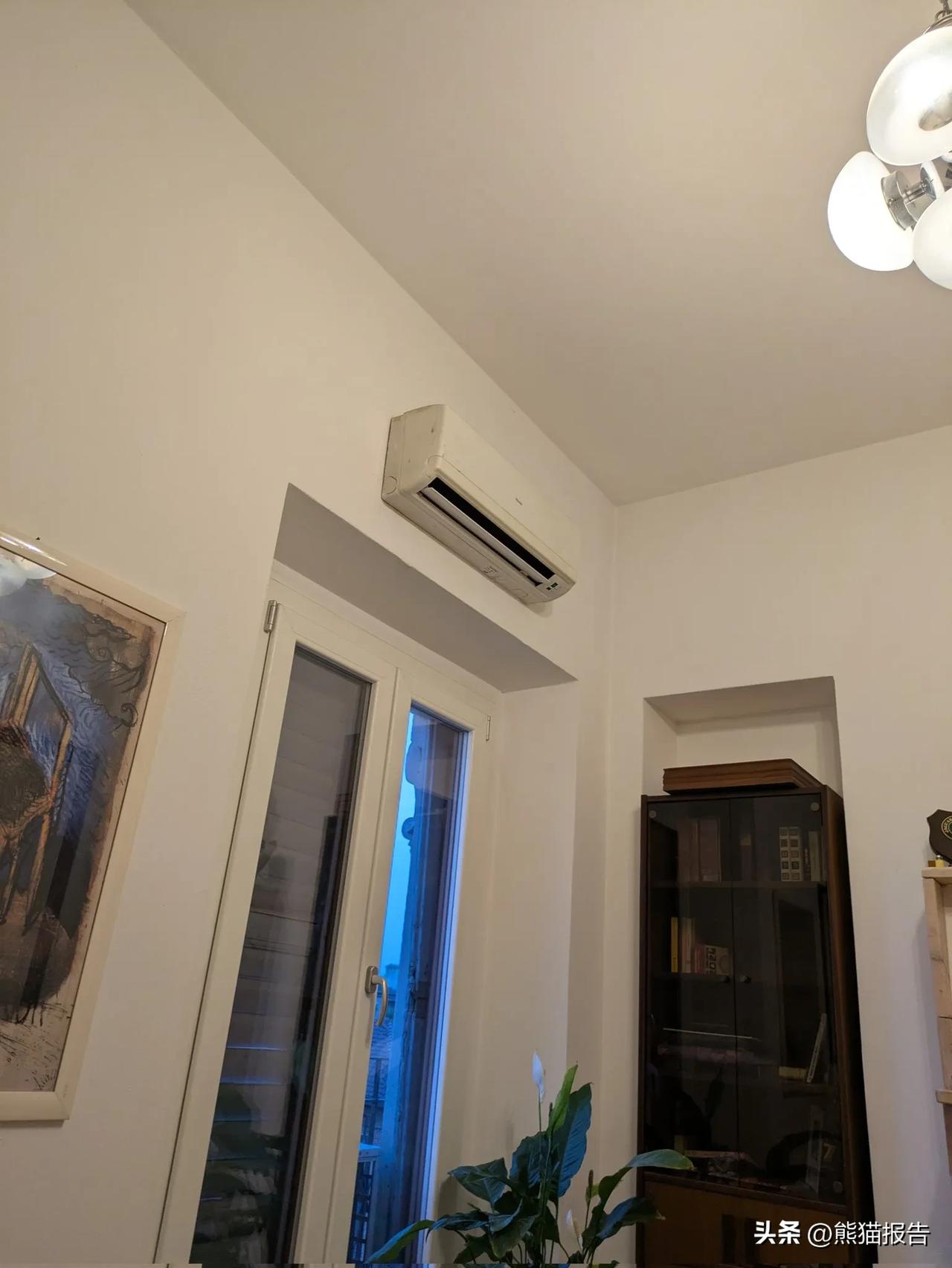 热浪下，欧洲却在悄悄禁止空调，理由只有两个：

1、用中暑消灭欧洲那些消耗社会医