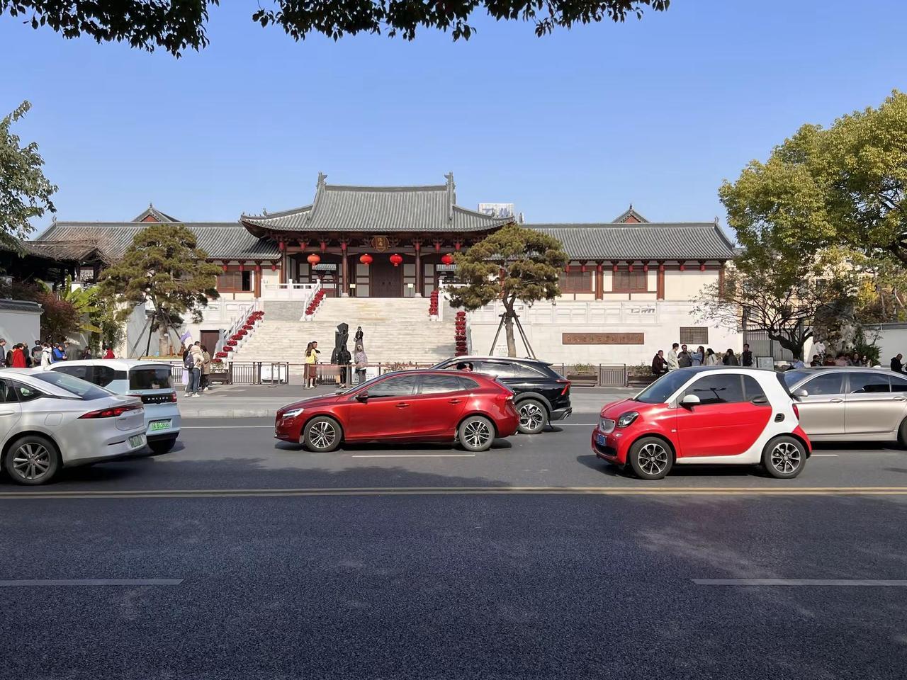 于海青：为何说杭州富裕是因为创新加勤奋？ 这几年杭州发展速度很快，且不说在注重人